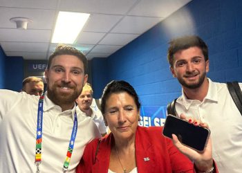 საქართველოს პრეზიდენტი თავის სოციალურ ქსელში ნაკრების ფეხბურთელებთან გადაღებულ ფოტოებს აქვეყნებს