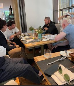 კალაძე, კობახიძე და ცოტნე ივანიშვილი პუტინის და კადიროვის ძმაკაცს, ხაბიბს გერმანიაში ხვდებიან - სკანდალური კადრები ადგილიდან