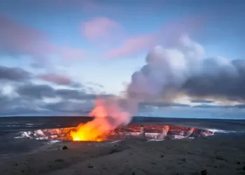 🎥მსოფლიოში ერთ-ერთი ყველზე აქტიური ვულკანის ამოფრქვევამდე 250 მიწისძვრა დაფიქსირდა – კადრები ჰავაიდან