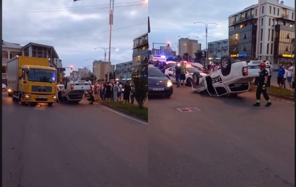 🎥საზარელი ავარია ბათუმში – ამოტრიალებულია პოლიციის მანქანა – რა ხდება ადგილზე?