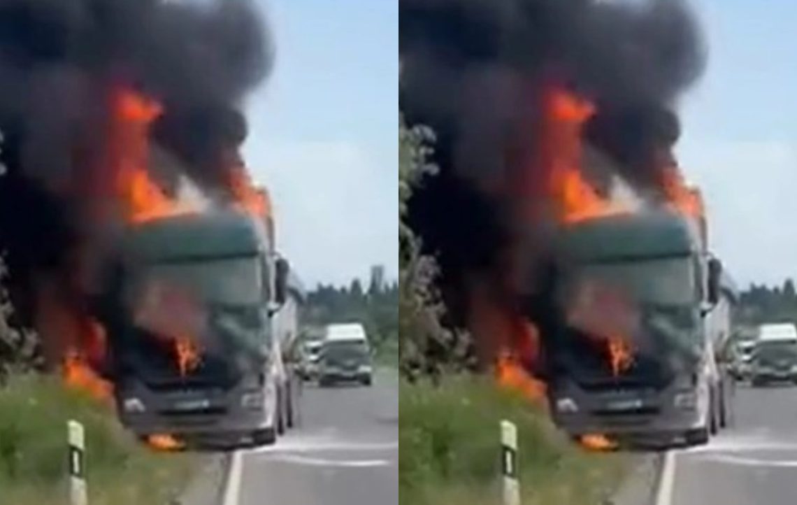 🎥მარნეული-თბილისის გზაზე მოძრავ სატვირთოს ცეცხლი გაუჩნდა – ვრცელდება შემზარავი კადრები