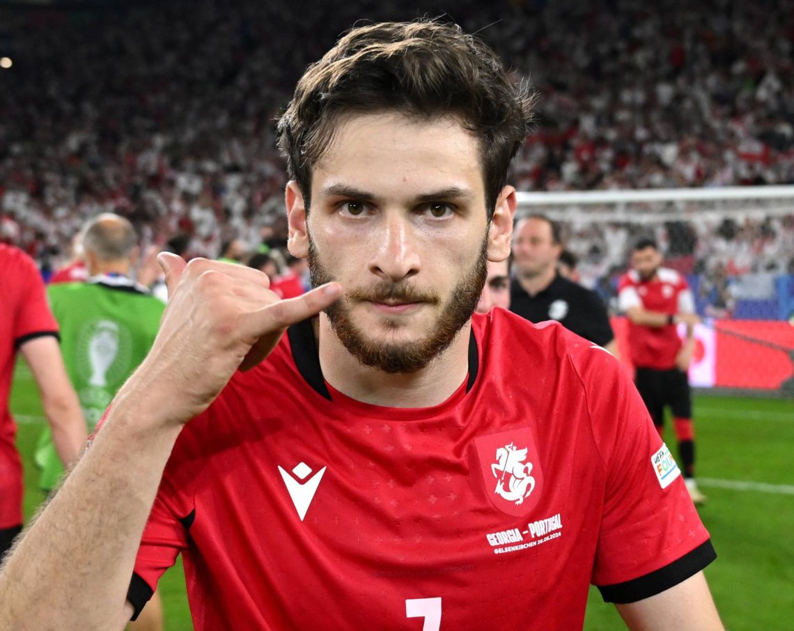 ნახეთ, როგორ ულოცავს ხვიჩა კვარაცხელიას “ნაპოლი” ისტორიულ გამარჯვებას