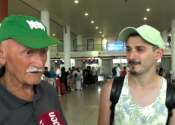 🎥„ახლა მეტირება და ჩვენს ბიჭებს რომ დავინახავ, იქ ალბათ ვიტირებ…“ – 88 წლის ქიზიყელი რობი პაპა გერმანიაში, ქართველი ფეხბურთელების საგულშემატკივროდ გაემგზავრა