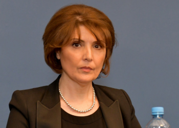 ელისო ბოლქვაძის მტკიცებით, მოქალაქემ მას “ძონძის კუკლა” უწოდა