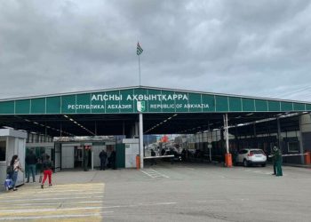 სროლა ოკუპირებულ აფხაზეთში – მანქანაში ერთი ადამიანი მოკლეს, არიან დაჭრილებიც