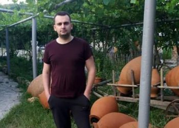 “გავიდა სახლიდან და აღარ დაბრუნებულა”– მეორე დღეა ოჯახი თბილისში ახალგაზრდა კაცს ეძებს