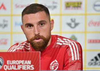 “მთელი ბავშვობა მეგონა, გაუნათლებელი ვიყავი.. მასწავლებელი რომ ამაყენებდა, ვერ ვკითხულობდი და მეუბნებოდა, დაჯექი დებილოო… აღმოჩნდა, რომ ვარ დისლექტიკი” – გურამ კაშია