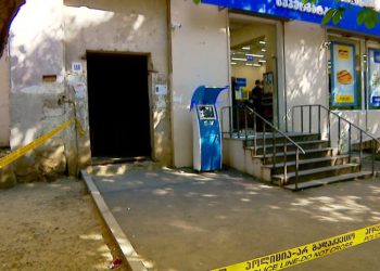 ყაჩაღობა მუხიანში – არსებული ინფორმაციით, ლითონის საგნით შეიარაღებული მამაკაცი სუპერმარკეტში შეიჭრა