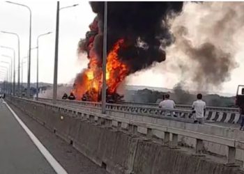 ქუთაისთან სატვირთო მანქანას ცეცხლი გაუჩნდა