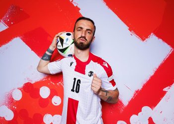 🎥 “მაშინ ხალხს ფერადადაც კი არ გვეცვა…” – დევნილთა დასახლება, პრობლემები და უსახსრობა, როგორი იყო ნიკა კვეკვესკირის ბავშვობა