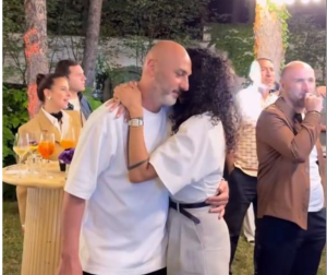 მოულოდნელი სიურპრიზი ვილი სანიოლისა და ნაკრების ბიჭებისგან, ცნობილი სტუმრები და უზარმაზარი ტორტი - ფოტოები ლევან კობიაშვილის გრანდიოზული იუბილედან