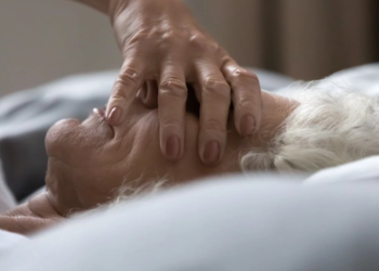 როგორ დაძლიოთ უძილობა 50 წელზე უფროსმა ადამიანებმა – 5 რჩევა, რომელიც დაგეხმარებათ სწრაფად დაიძინოთ