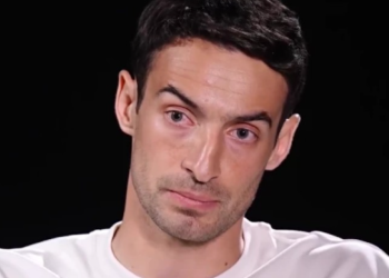 🎥გიორგი გველესიანმა გადაცემის ეთერში ცრემლები ვერ შეიკავა – „მიყვარხართ ჩემო მშობლებო“