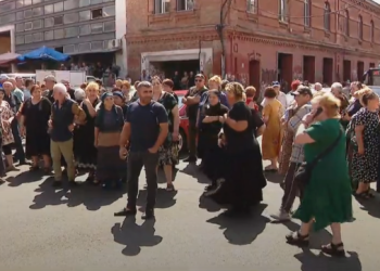ხმაურია დეზერტირების ბაზართან – მოვაჭრეებს გზა ჰქონდათ გადაკეტილი, ისინი მერიის წარმომადგენელთან შეხვედრას ითხოვენ