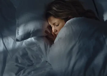 გამუდმებით იღვიძებ შუაღამისას? – რა შეიძლება იყოს მიზეზი