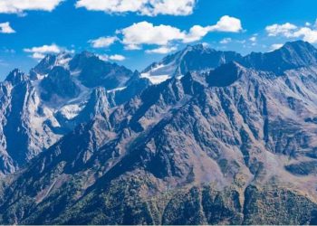 კავკასიონის მყინვარებმა მასობრივად დაიწყო დნობა – ნახეთ სპეციალისტების მძიმე პროგნოზი და კადრები ადგილიან