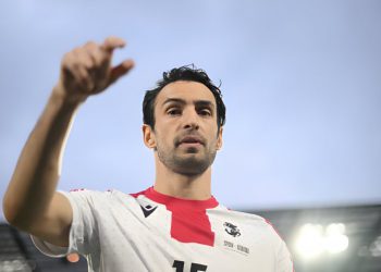 “მეგობრები აფორიაქებული მირეკავენ, რაღაც სტატიებს მიგზავნიან..” – რა წერია გიორგი გველესიანის ვრცელ წერილში, რომლითაც ფეხბურთელი კრიტიკოსებს პასუხობს?