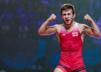 “დედის გასვენების დღეს მამას ინსულტი დაემართა… მარტო დარჩა”– რას წერენ ახლობლები ნუგზარ წურწუმიასთან დაკავშირებით?