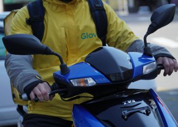 ოჯახის ვარაუდით, მას ხელს აფარებენ დამნაშავეებს, რომლებიც გლოვოს კურიერს თავს დაესხნენ