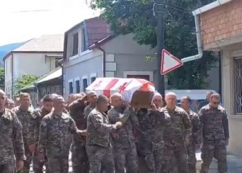 ავიაკატასტროფის შედეგად დაღუპული სამხედრო მფრინავის ცხედარი გორში გადაასვენეს