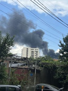 თბილისში ხანძარი იყო - რა ხდება ადგილზე?