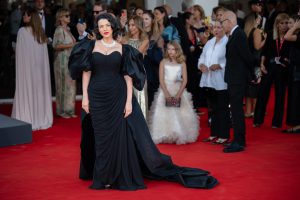 ხატია ბუნიათიშვილი ვენეციის კინოფესტივალზე ანუკი არეშიძის შექმნილ სამოსში გამოჩნდა - ნახეთ, ფოტოები