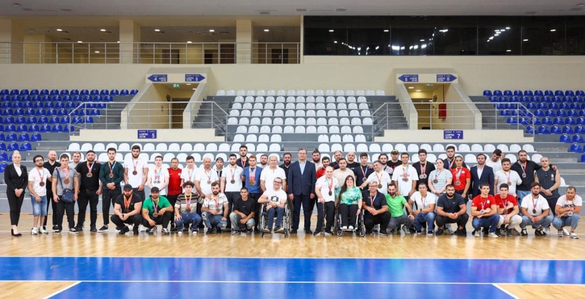 რა თანხის ოდენობის პრემიებს გასცემს საქართველოს მთავრობა მკლავჭიდელებისა და პარამკლავჭიდელებისთვის