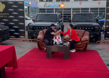 🎥რა აჩუქა ბიზნესმენმა გელა ბარკალაიამ პარამკლავჭიდელ ვახტანგ ახობაძეს – ეს ყველას გაგაოცებთ