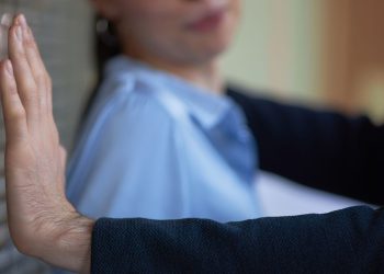 ქალი ამბობს, რომ გაგუას კლინიკაში დაცვის თანამშრომელმა სექსუალურად შეავიწროვა