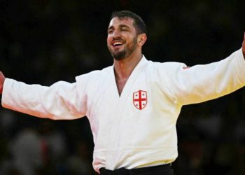 🎥რა საჩუქარი დაახვედრეს ლაშა ბექაურს აეროპორტში?