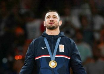 🎥ლაშა ბექაურმა მიხეილ მესხზე შეკრებილ გულშემატკივარს ოლიმპიური ოქროს მედალი წარუდგინა – ნახეთ კადრები