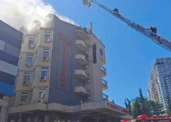 რა ხდება ამ წუთებში ბათუმში, სადაც სასტუმროში ხანძარი გაჩნდა?