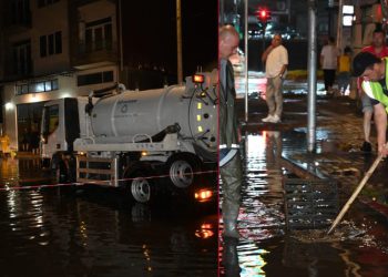 ბათუმში ძლიერი წვიმის შედეგად საცხოვრებელი სახლები დაიტბორა – ნახეთ კადრები