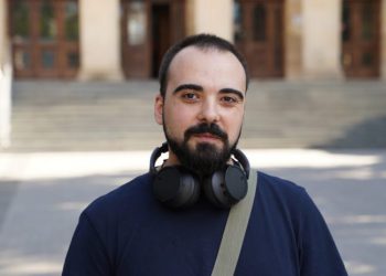 საკონსტიტუციოს თანამშრომელი, რომელმაც პოლიცია ძალადობაში დაადანაშაულა, სასამართლომ სამართალდამრღვევად ცნო