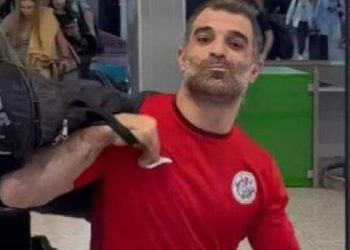 ვახტანგ ახობაძეს, მკლავჭიდელ მსოფლიო ჩემპიონს გიორგი ჟორჟოლიანმა, ეპიზოდ დეველოპმენტის მშენებარე კომპლექსში საჩუქრად ბინა გადასცა