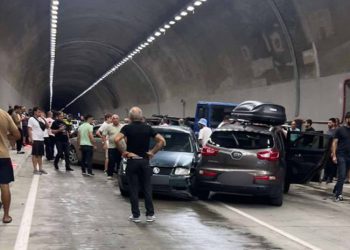 ავარია რიკოთის გვირაბში, დამტვრეულია 5 ავტომობილი – თბილისის მიმართულებით მოძრაობა პარალიზებულია