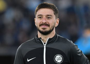 “ის მოედანზე ყველგანაა, ბურთით თუ უბურთოდ… “შტურმის” ფანები მას აღმერთებენ” – რას წერს ბრიტანული გამოცემა ოთარ კიტეიშვილზე?