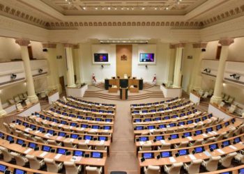 საქართველოში უცხოელებისთვის სამუშაო უფლების მიღების წესი გამკაცრდება - რა იცვლება „შრომითი მიგრაციის შესახებ“ კანონში?