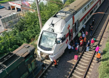 რა ხდება ბათუმი-თბილისის რეისზე – მატარებელი ორ საათზე მეტია გაჩერებულია