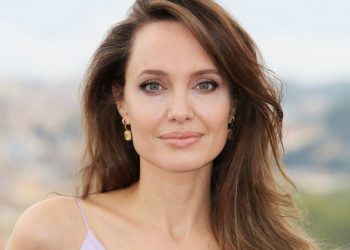 ანჯელინა ჯოლი ახალი იმიჯით წარსდგა – ნახეთ, როგორ გამოიყურება ჰოლივუდის მსახიობი