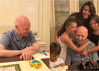 86 წლის ასლან აბაშიძე შვილთან და შვილიშვილებთან ერთად – რა კადრები გავრცელდა სოციალურ ქსელში