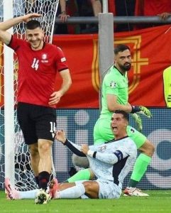 პრიზი "სამართლიანი თამაშისთვის", ულამაზესი მეუღლე და ყველასთვის ცნობილი კადრი რონალდუსთან- გაიცანით უფრო ახლოს ლუკა ლოჩოშვილი