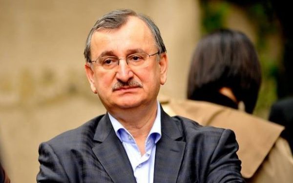 “უნამუსობა და უზნეო სპეკულაციაა ეს”-რას წერს რომან გოცირიძე ხვიჩა კვარაცხელიაზე?