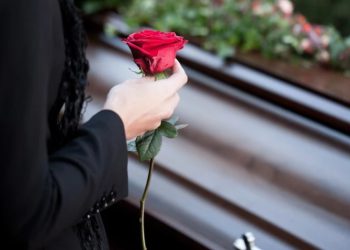 🎥”არ გაბედოთ სასაფლაოზე რამის ჩამარხვა“ – პარაფსიქოლოგის გაფრთხილება