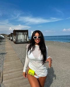 "ყველაზე ლამაზი ქალი ანტალიაში ისვენებს"- შორენა ბეგაშვილის ცეცხლოვანი ფოტოები თურქეთიდან