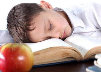 როგორ დავეხმაროთ ბავშვს, რომ საზაფხულო არდადეგებიდან სწრაფად დაუბრუნდეს სასკოლო რეჟიმს – რჩევები მშობლებისთვის