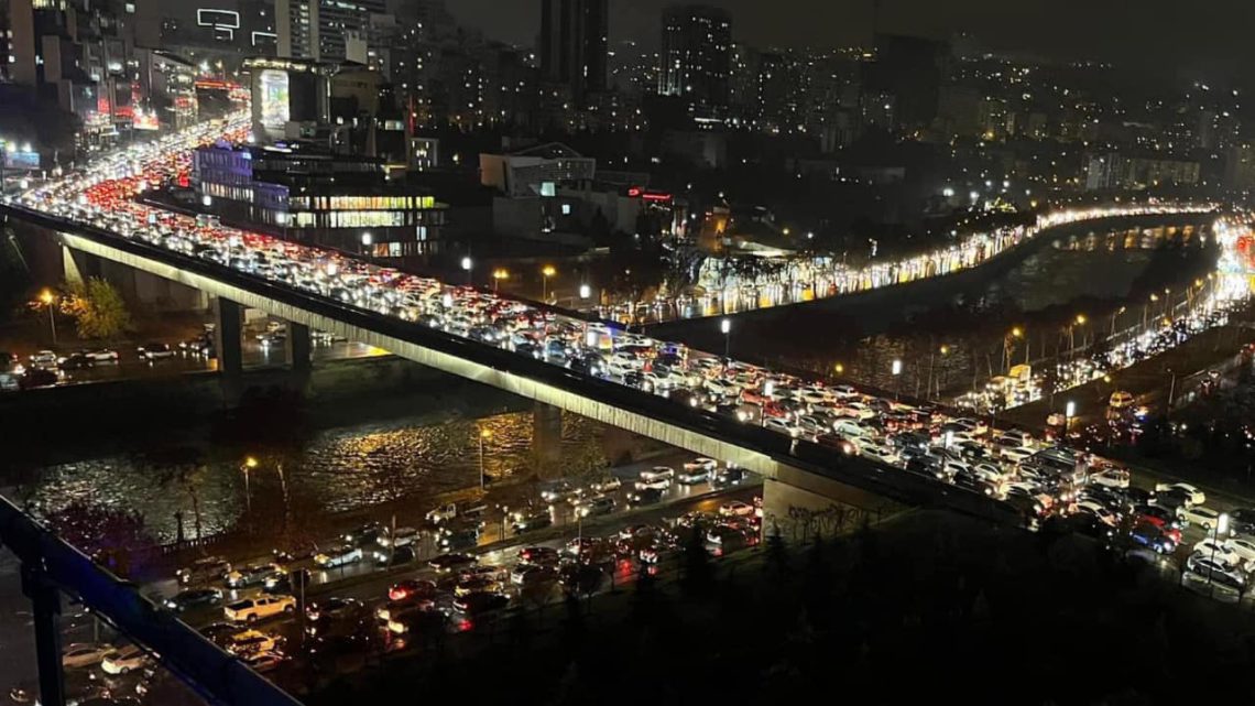 “თბილისი საცობში დგას, სოფელი აქციაზე” – დედაქალაქი ამ წუთებში – ფოტო ვირუსულად ვრცელდება