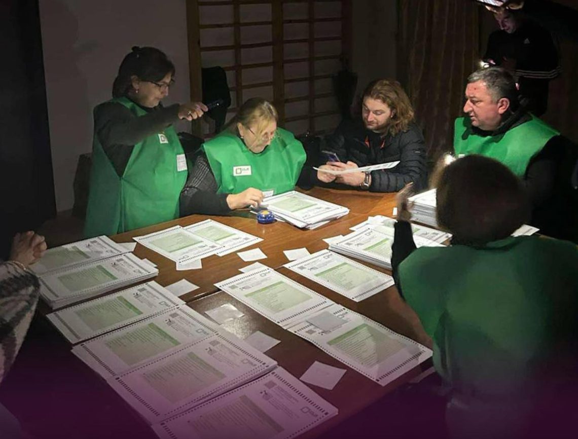 “ხმების დათვლა სანთლის შუქზე” – რა პირობებში მიმდინარეობს ხმების დათვლა რეგიონებში