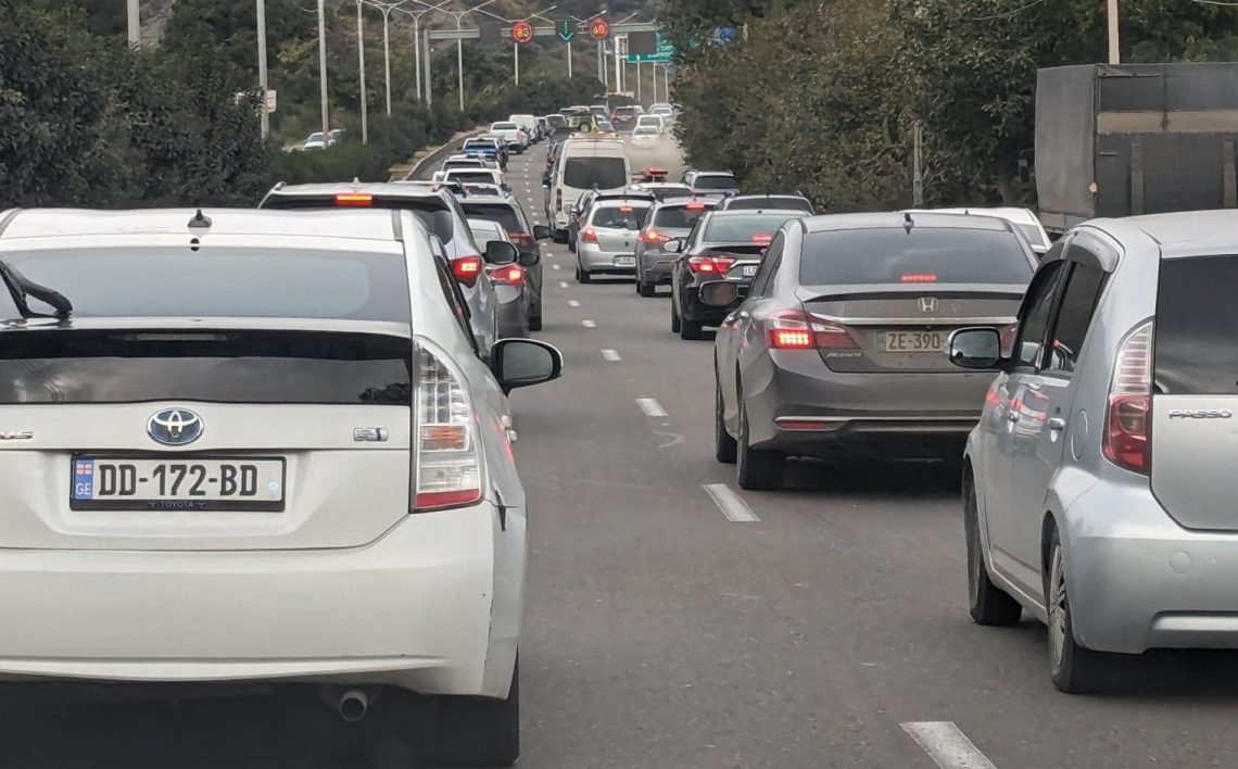 არჩევნებზე მიმავალი ამომრჩევლის რაოდენობა არ წყდება – რა კადრები ვრცელდება სოციალურ ქსელში