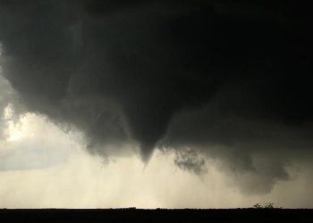 🎥 აშშ-ში ქარიშხალი “მილტონი” მძვინვარებს – ყველაზე დიდი ტორნადო ფლორიდას უახლოვდება